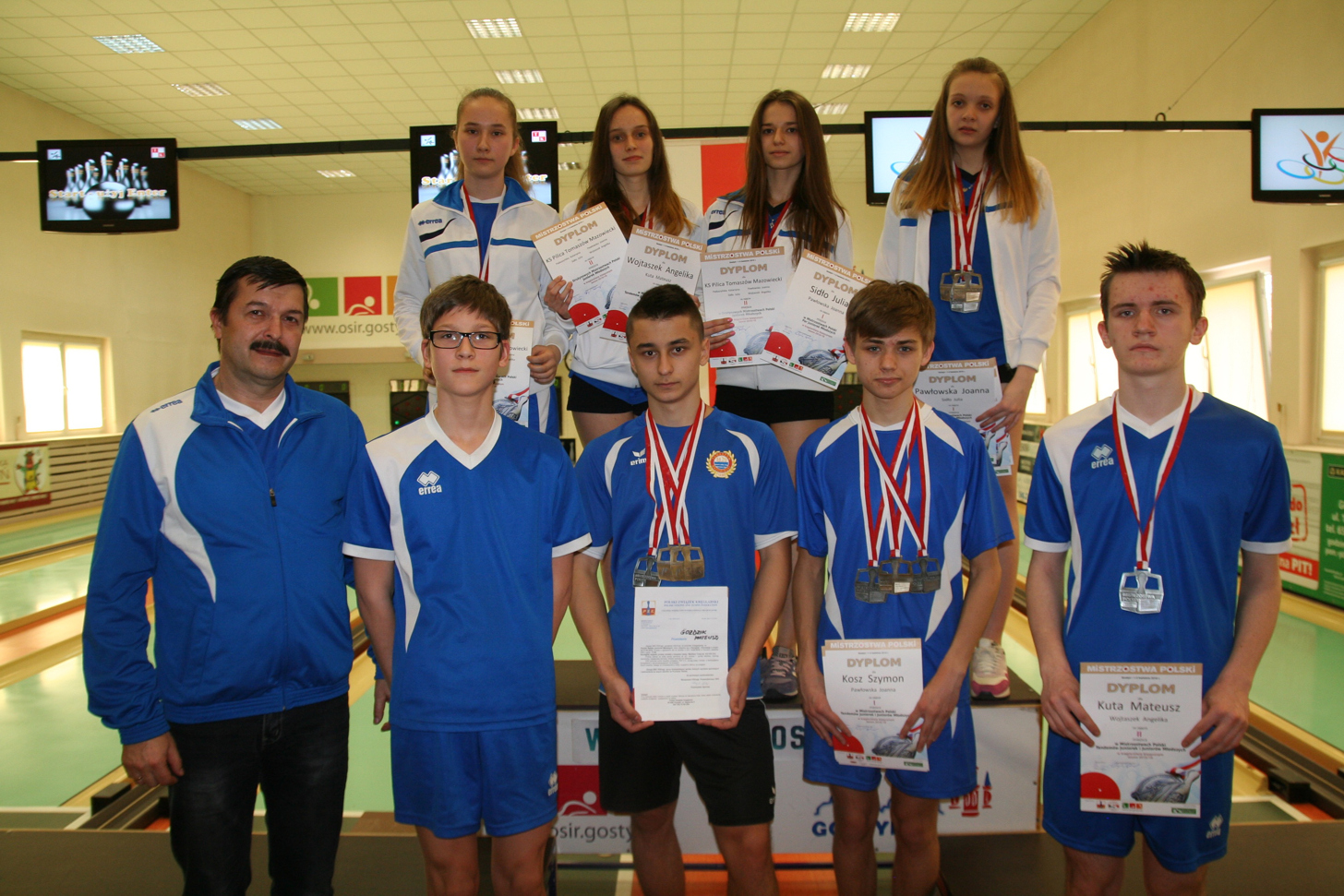 Na zdjęciu od lewej u góry:
Katarzyna Paduszyńska, Angelika Wojtaszek, Julia Sidło, Joanna Pawłowska, u dołu:
trener Tomasz Cichowski, Dominik Cyniak, Mateusz Goździk, Szymon Kosz, Mateusz Kuta.